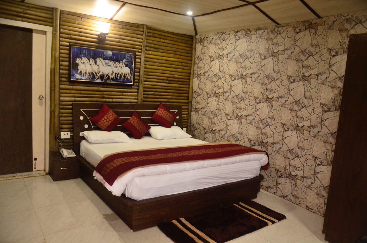 V Resorts Glamwoods Dhanulti Dhanaulti Exterior foto